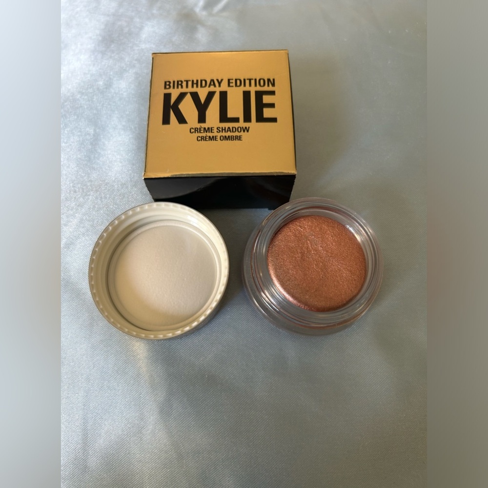 Kylie Rose Gold eye shadow new in box